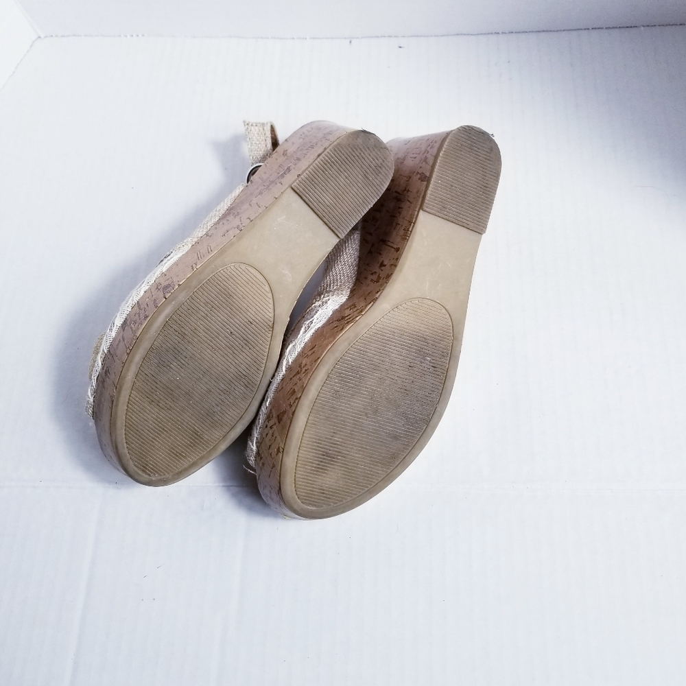 POP KALIE WEDGE SANDALS WITH SLINGBACKS AND FLOWER ON FRONT SIZE 6.5 - Picture 6 of 16